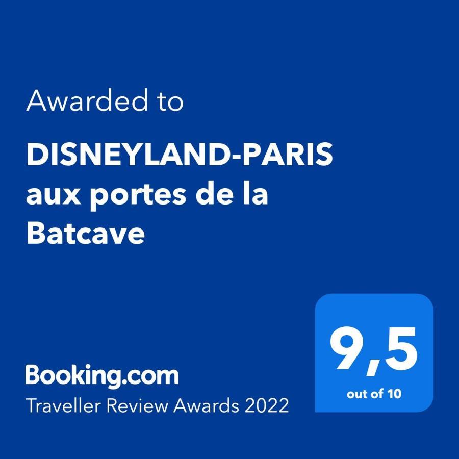 Disneyland-Paris Aux Portes De La Batcave Bussy-Saint-Georges Buitenkant foto